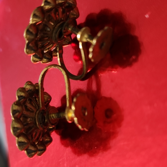 Vintage Cameo Earrings by Coro. Beautiful clear stones surrounded cameo. - Picture 5 of 11